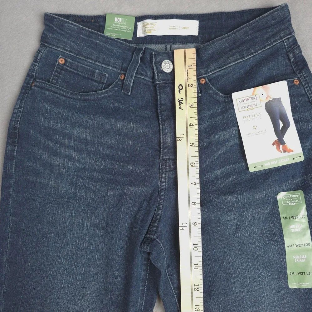Signature Levi Strauss Mid Rise Skinny Jeans - Shaping Dark Wash - 4M W27 L30‎